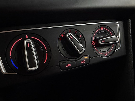 Volkswagen Polo 10 of 21