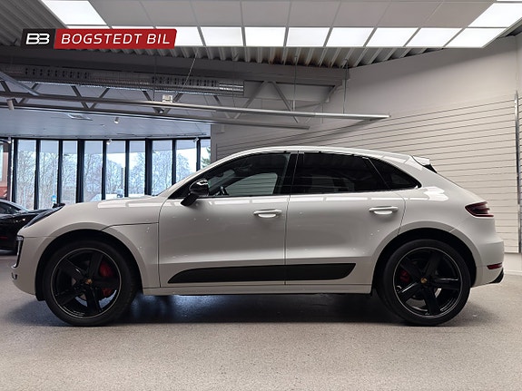 Porsche Macan GTS 4 of 5