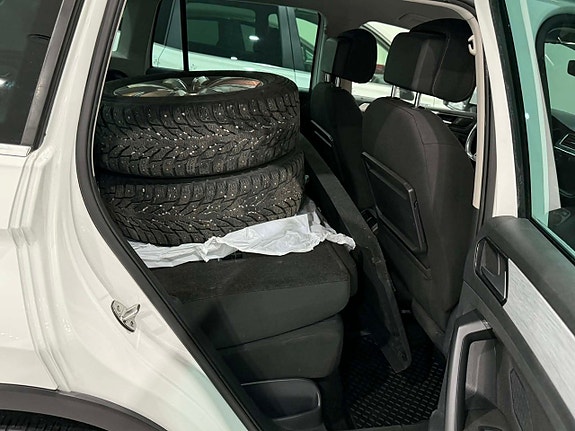 Volkswagen Tiguan 6 of 12