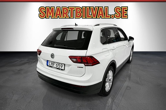 Volkswagen Tiguan 2 of 12