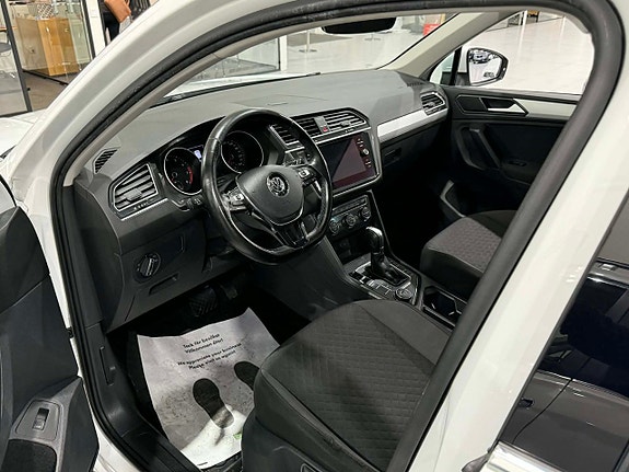 Volkswagen Tiguan 7 of 12