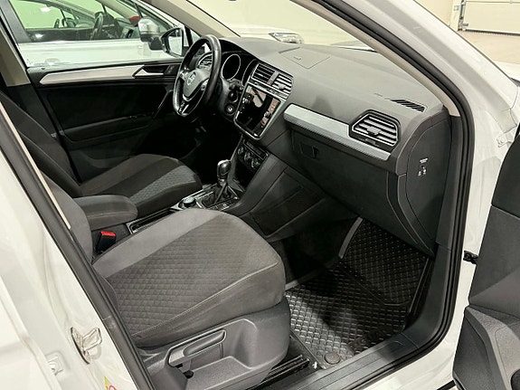 Volkswagen Tiguan 8 of 12
