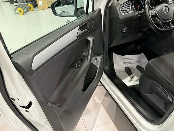 Volkswagen Tiguan 9 of 12