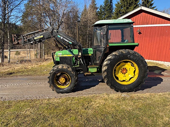 John Deere 2850 4WD med lastare