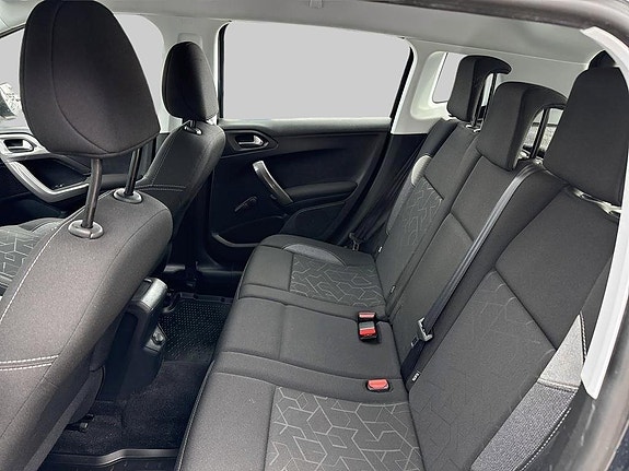 Peugeot 2008 7 of 14