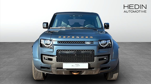 Land Rover Defender 110 8 of 13