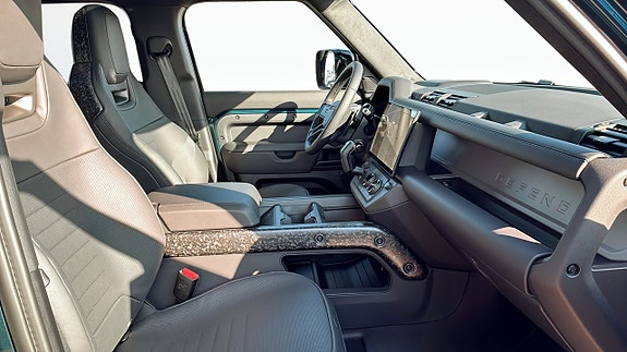 Land Rover Defender 110 3 of 5