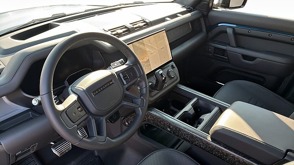 Land Rover Defender 110 12 of 13