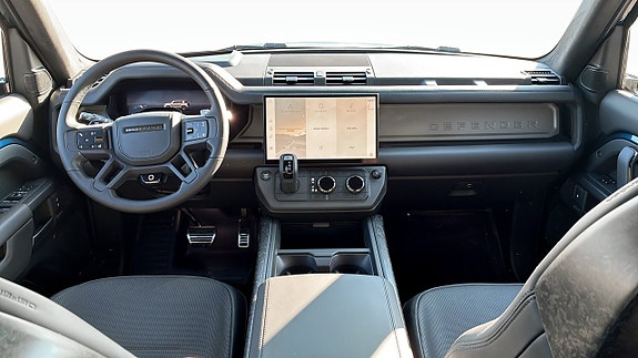 Land Rover Defender 110 4 of 5