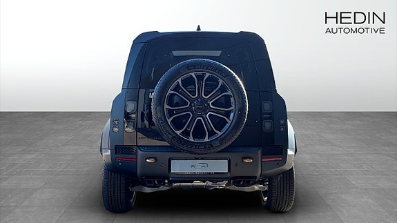 Land Rover Defender 110 7 of 13