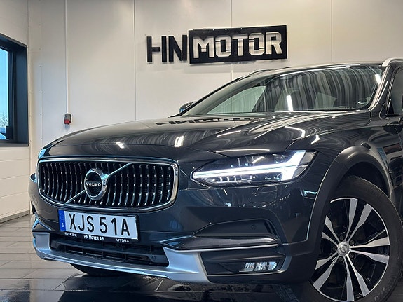 Volvo V90 Cross Country 2 of 5