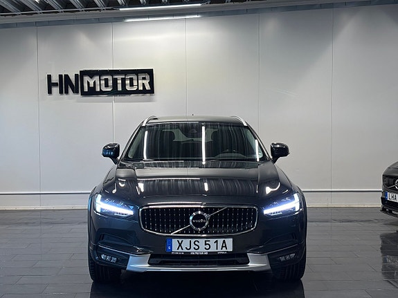 Volvo V90 Cross Country 3 of 5