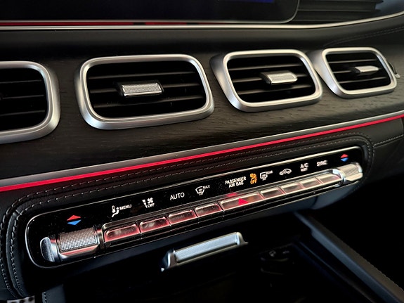 Mercedes-Benz GLE53 25 of 30