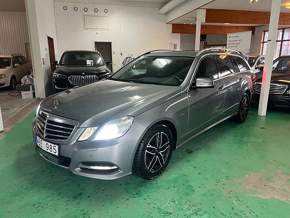 Mercedes-Benz E220 3 of 5