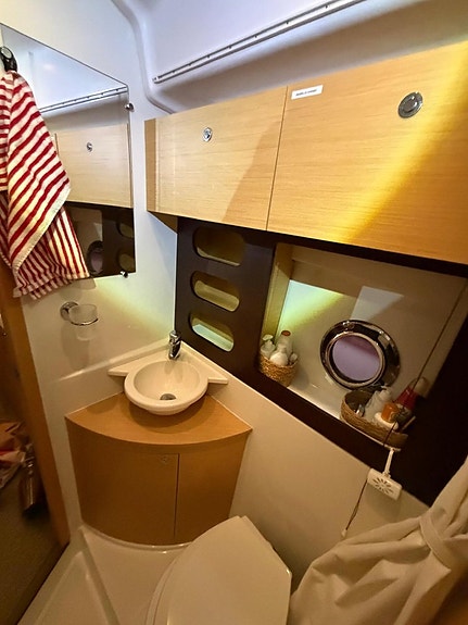 Beneteau Monte Carlo 37 19 of 21