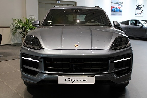 Porsche Cayenne 5 of 5