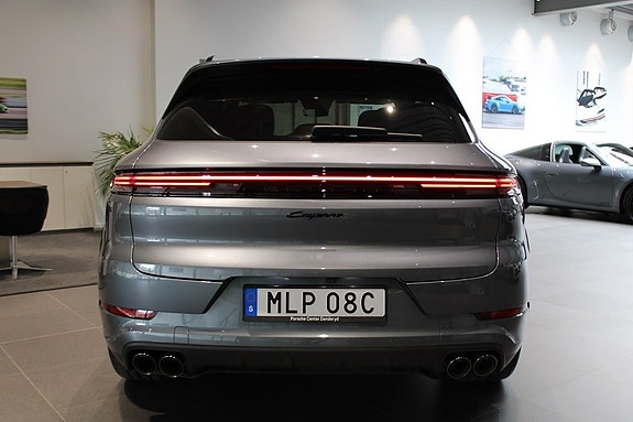 Porsche Cayenne 6 of 16