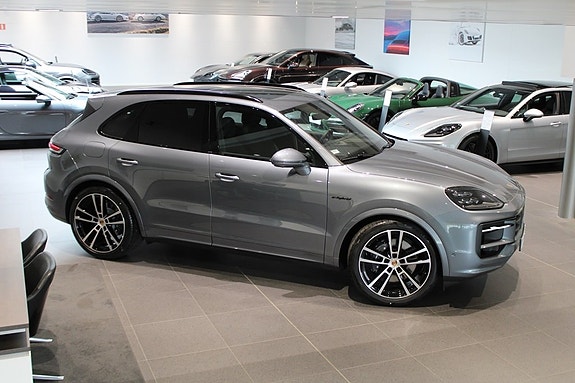 Porsche Cayenne 7 of 16