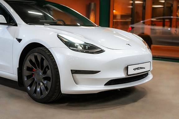 Tesla Model 3 9 of 22