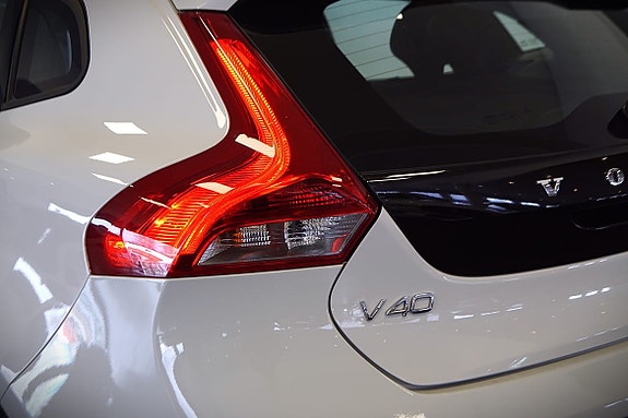 Volvo V40 4 of 5