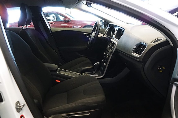 Volvo V40 11 of 12
