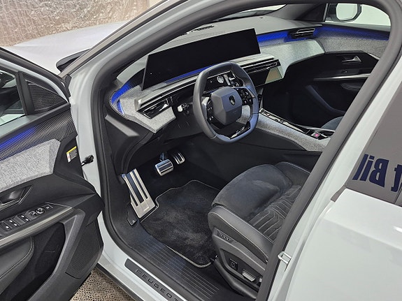 Peugeot 5008 2 of 5