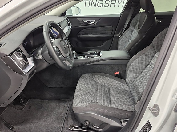 Volvo V60 2 of 10