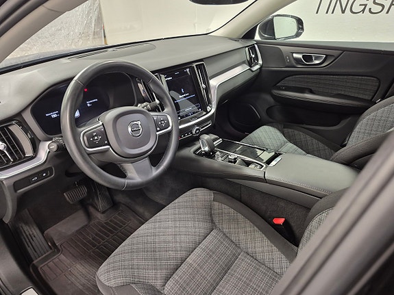 Volvo V60 2 of 10