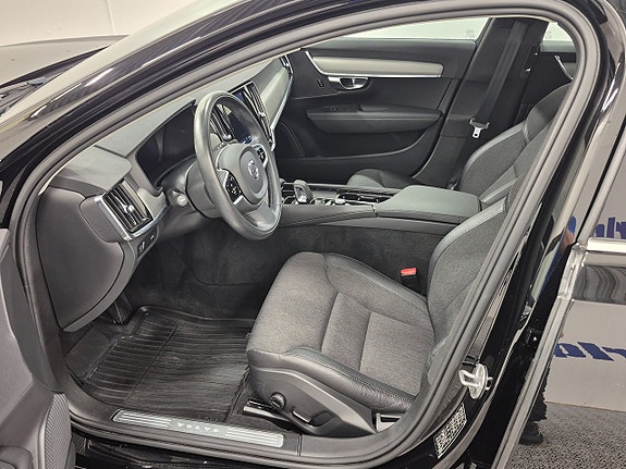 Volvo V90 2 of 8