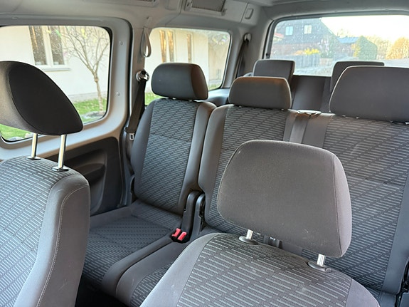 Volkswagen Caddy Maxi 3 of 4