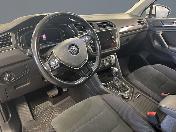Volkswagen Tiguan 4 of 12
