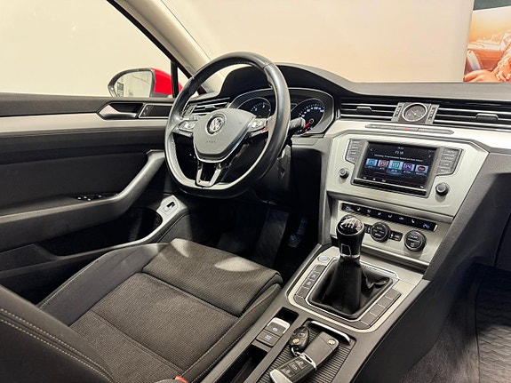 Volkswagen Passat 2 of 5