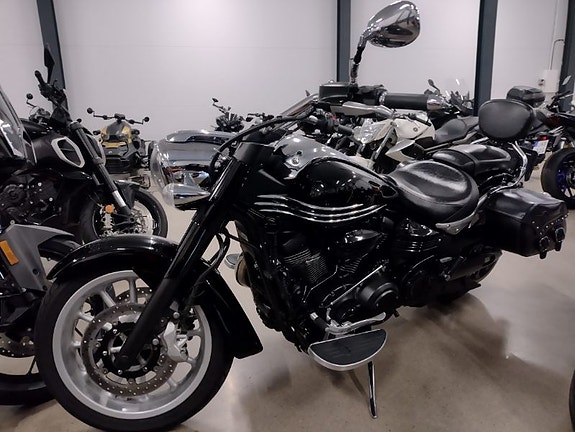 Yamaha XV1900A Midnight Star 2 of 6