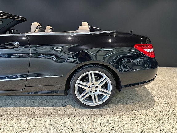 Mercedes-Benz E250 4 of 5