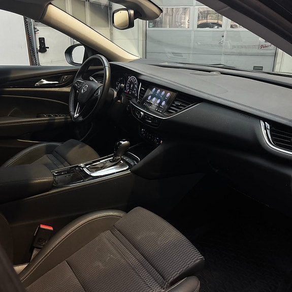 Opel Insignia Country Tourer 12 of 12