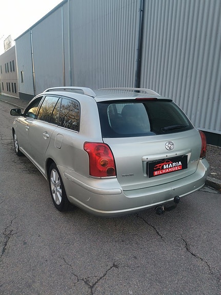 Toyota Avensis 6 of 10
