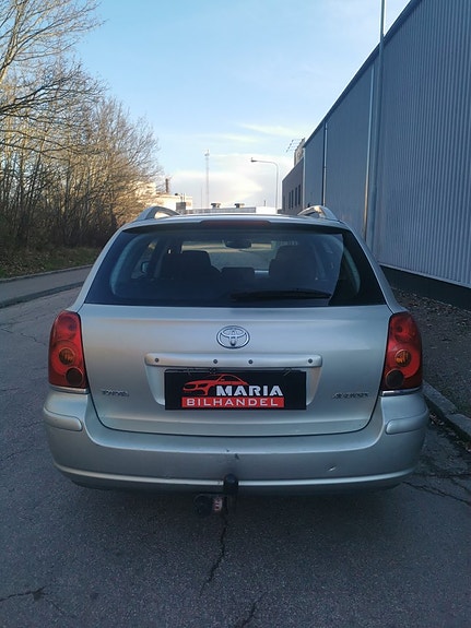 Toyota Avensis 8 of 10