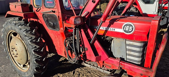 Gårdstraktor ; MF 165 m lastare och skogskran