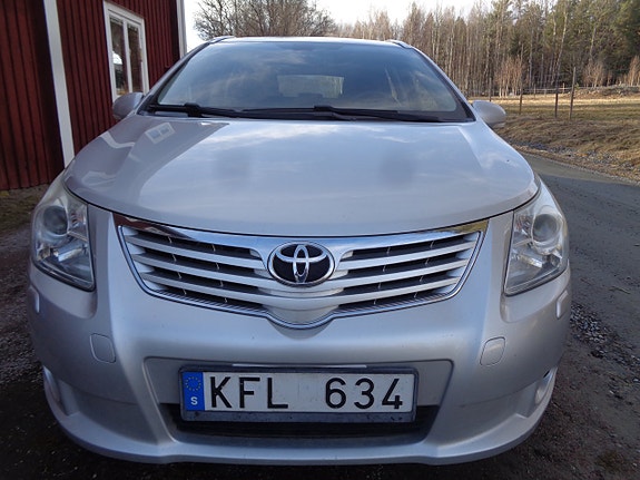 Toyota Avensis 4 of 5
