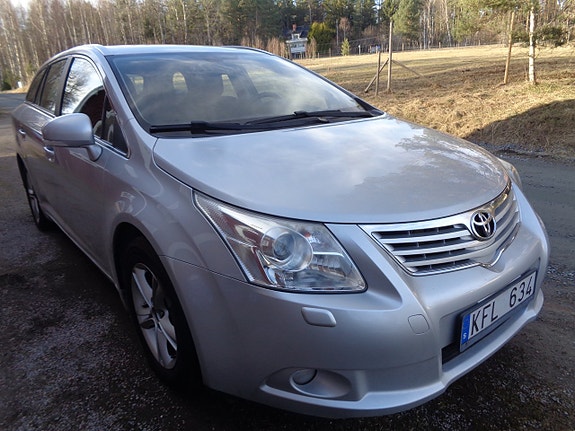 Toyota Avensis 2 of 5
