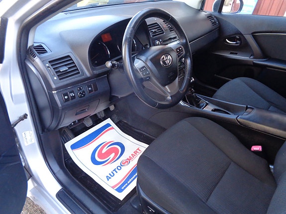 Toyota Avensis 5 of 5