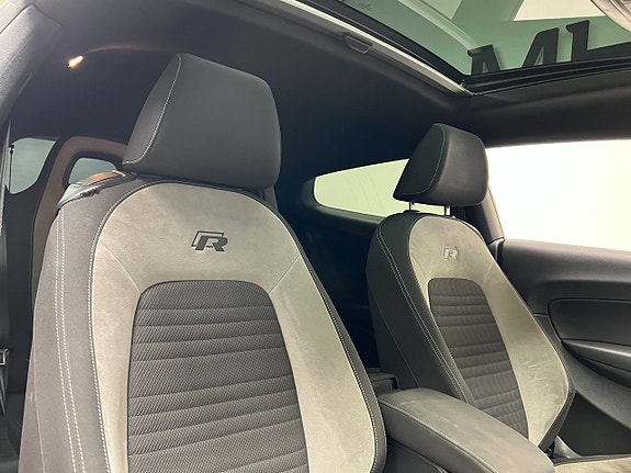 Volkswagen Scirocco 12 of 16