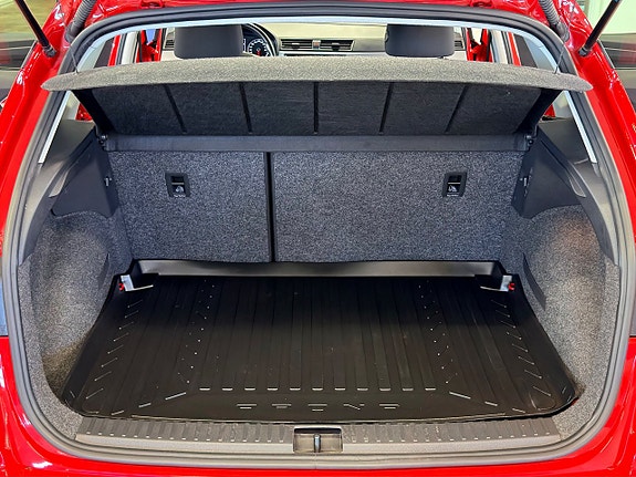 Seat Arona 13 of 16