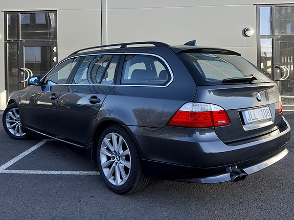 BMW 523i 4 of 5