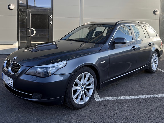 BMW 523i 3 of 5