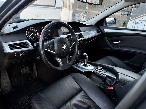 BMW 523i 5 of 5