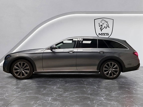 Mercedes-Benz E220 d 2 of 5