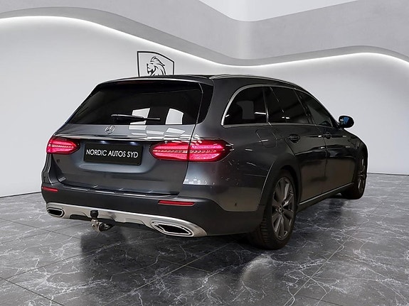 Mercedes-Benz E220 d 5 of 5