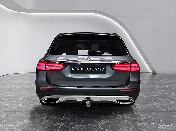 Mercedes-Benz E220 d 4 of 5