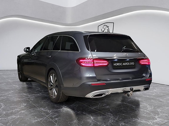 Mercedes-Benz E220 d 3 of 5